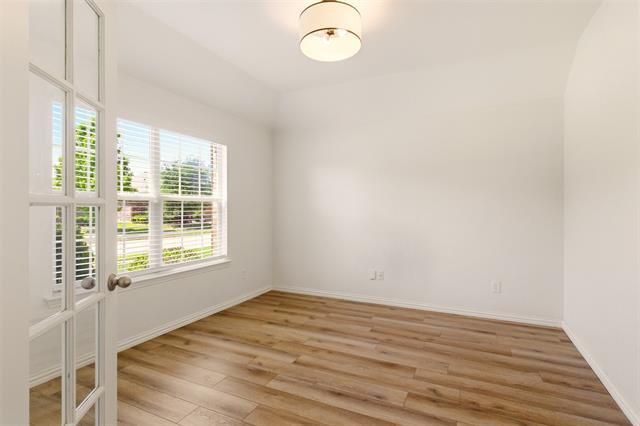 Foto del edificio - 2201 Willow Creek Dr