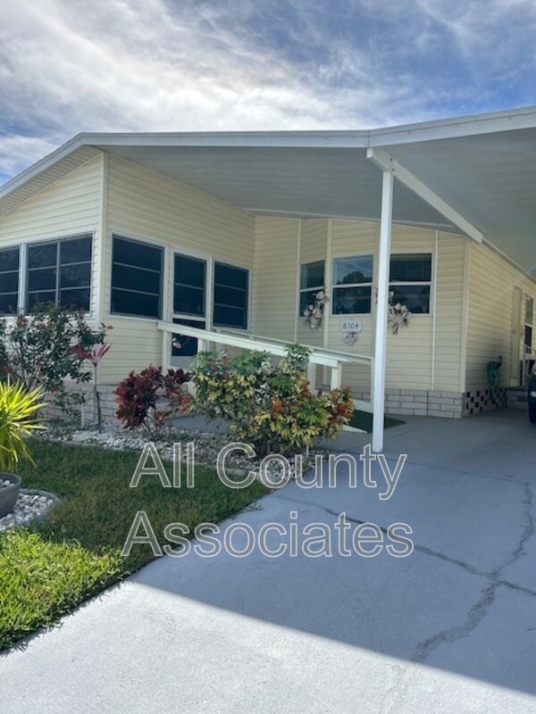 Foto principal - 8104 Cedar Creek Dr