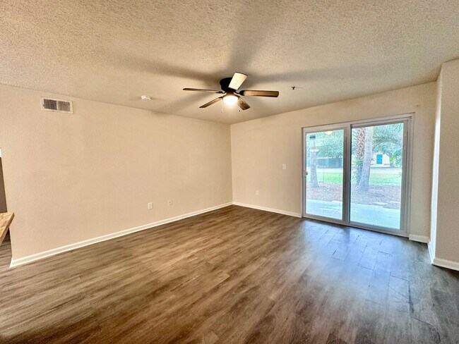 Foto del edificio - Newly Renovated 1B/1B Condo near Beach in ...