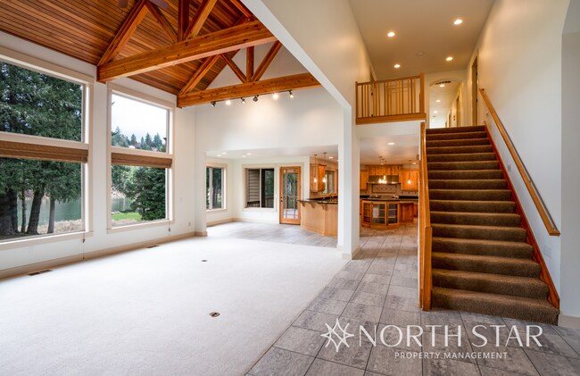 Foto del edificio - Gorgeous, Gated and Lake Front in Oregon City