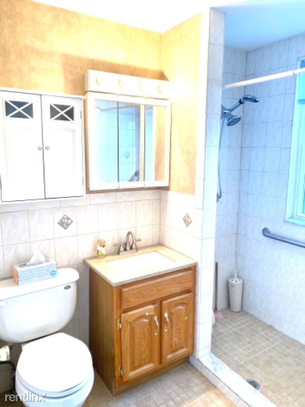 Building Photo - 2 br, 1 bath Condo - 219 Lowell St 1a Unit 1a