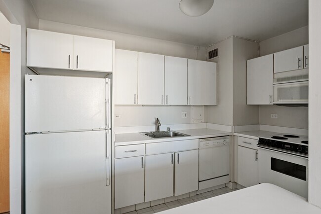 Foto del edificio - 1445 N State Pkwy