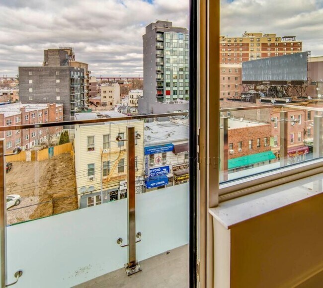 Foto del edificio - 0 bedroom in ASTORIA NY 11102