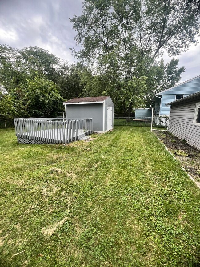 Building Photo - 3 bedroom 1 bathroom home for rent in Sauk...