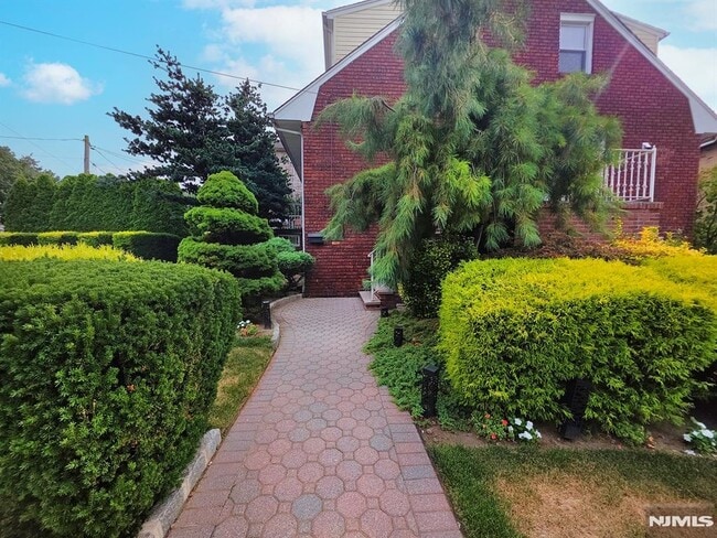 Foto del edificio - 440 Hillcrest Pl