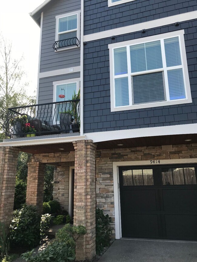 Building Photo - 9414 SE Causey Ave