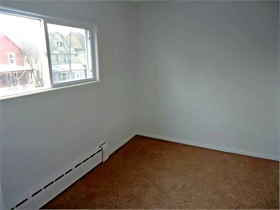 Building Photo - 115 3rd St S