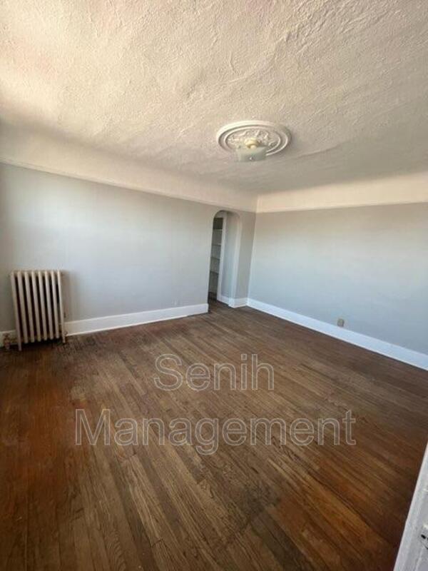 Building Photo - 3350 Tyler St