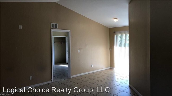Building Photo - 3 br, 2 bath Apartment - 141 Meadow Rd.