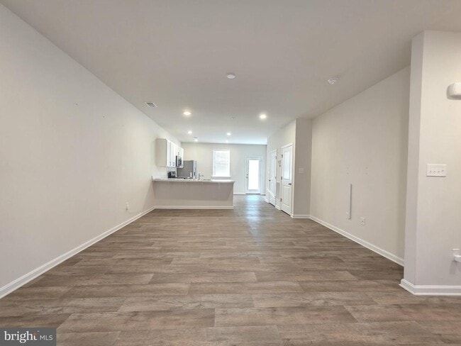 Building Photo - 426 Creekbed Cir