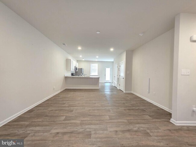 Foto del edificio - 426 Creekbed Cir