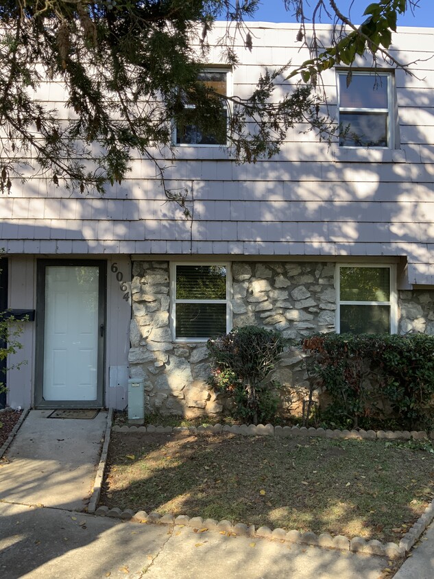 Primary Photo - 6064 NW Expressway