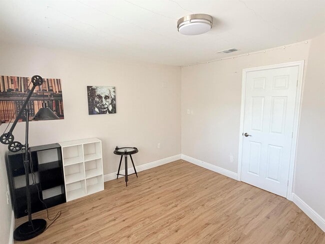 Building Photo - 13206 Glenmoor Dr