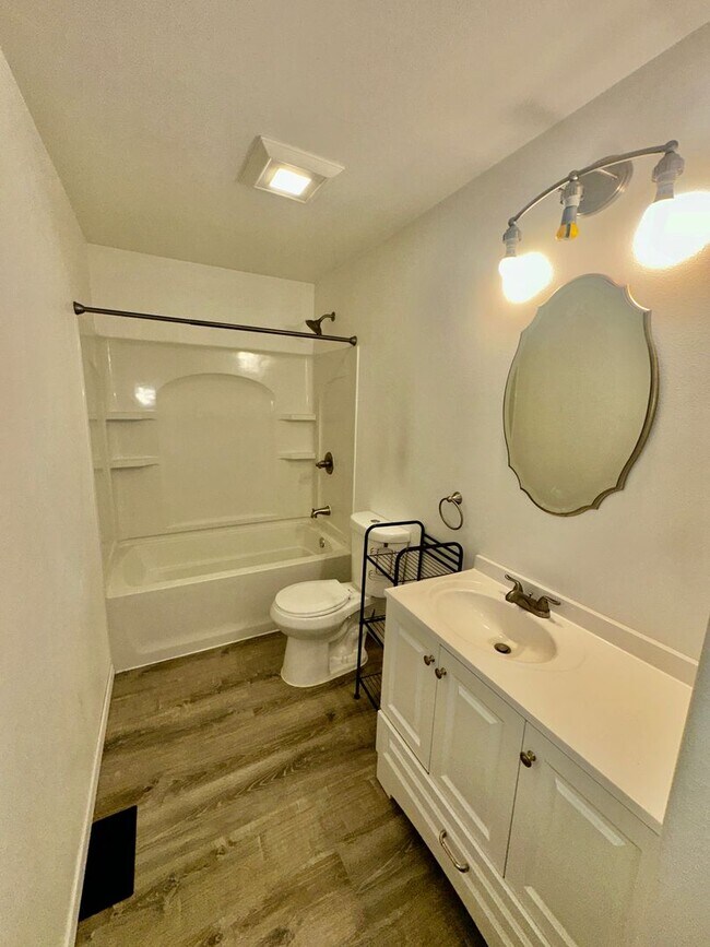 Foto del edificio - Cute cozy & bright 2 bedroom 1 bathroom home!