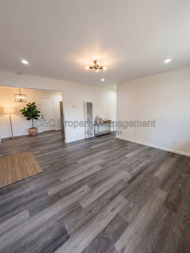 Building Photo - 6628 Helen Ct