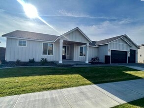 Building Photo - 4391 Lolo Wy
