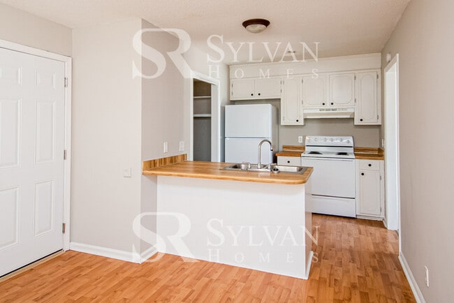 Building Photo - One-level living at its best