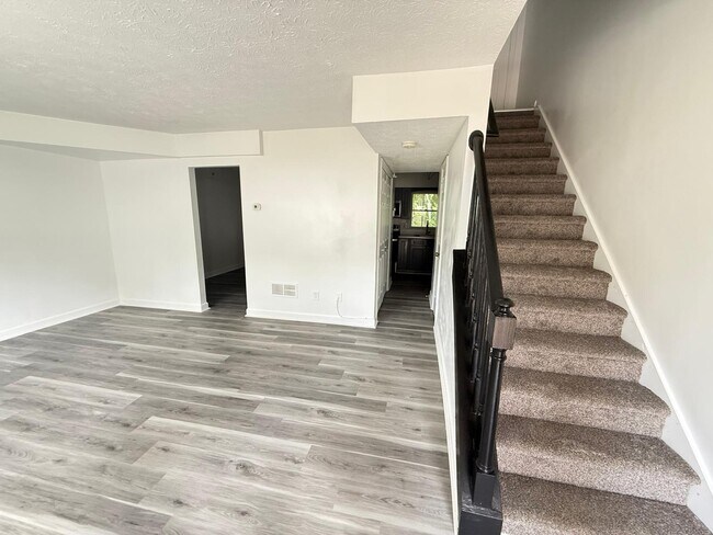 Foto del edificio - 845 Burns Walk Ct NW