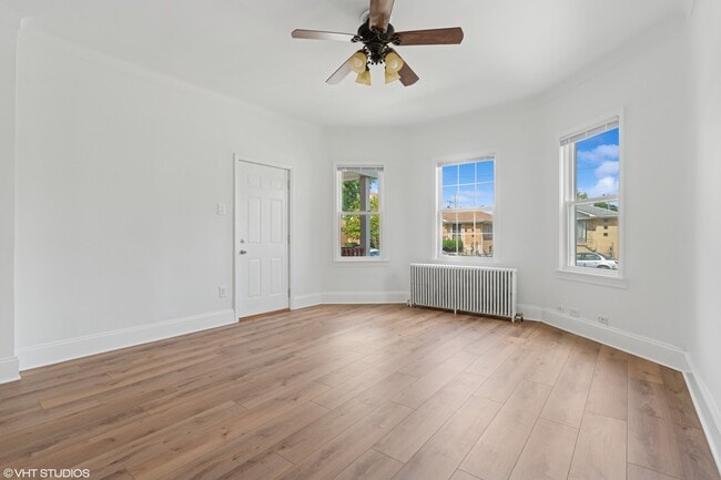 Foto del edificio - 5104 N Austin Ave