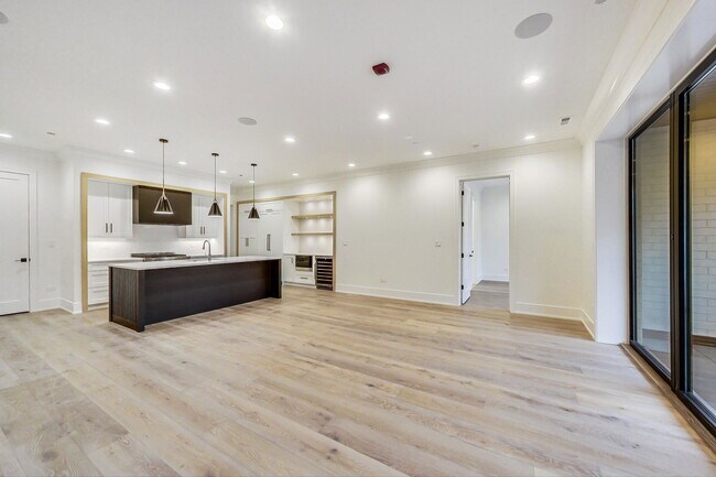 Foto del edificio - 4920 N Lincoln Ave