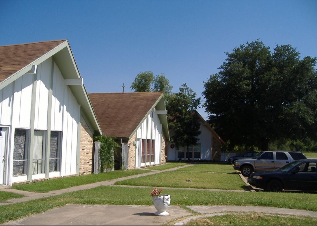Primary Photo - 2300 Live Oak St