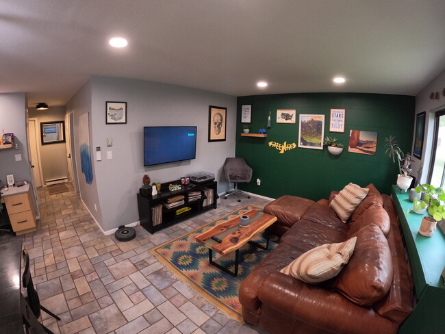 from living room looking down hall/toward front door & bedrooms - 3500 Rolling Green Dr