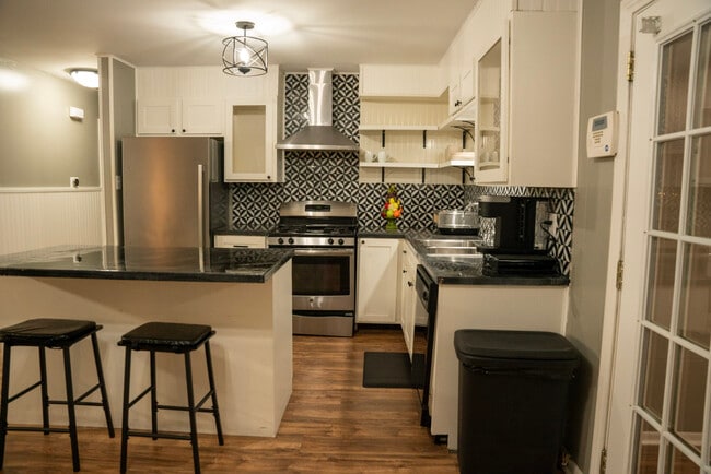 Building Photo - 7903 Mustang Dr