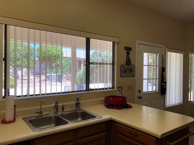 Foto del edificio - Lovely Home in 45+ Active Adult Community of Leisure World.  Available April 2026 Ongoing.