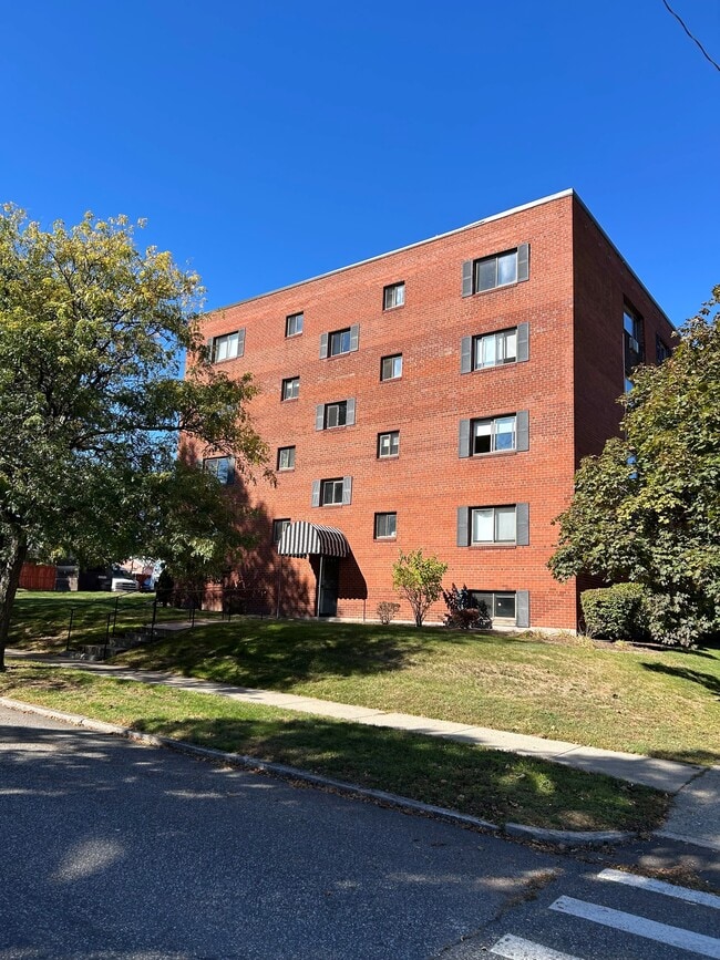Building Photo - Hilltop Garden Apartments