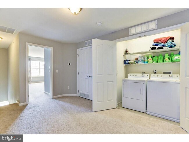 Building Photo - 319 Kramer Ct