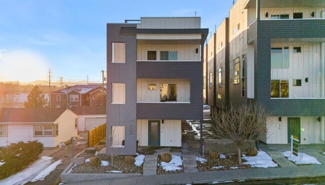 Foto del edificio - 1245 Utica St