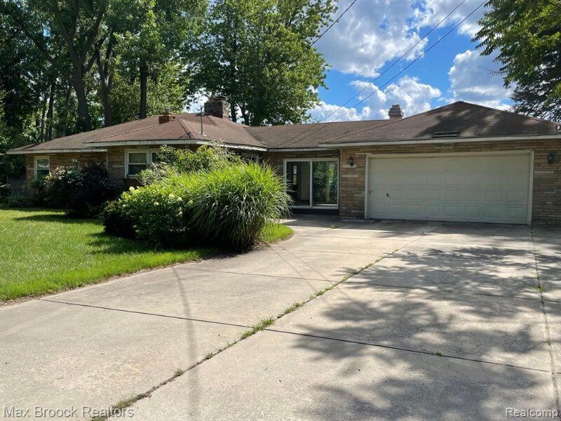 Foto principal - 5111 Elizabeth Lake Rd