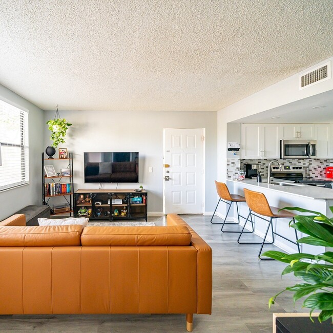 Building Photo - Bella Lago Vista
