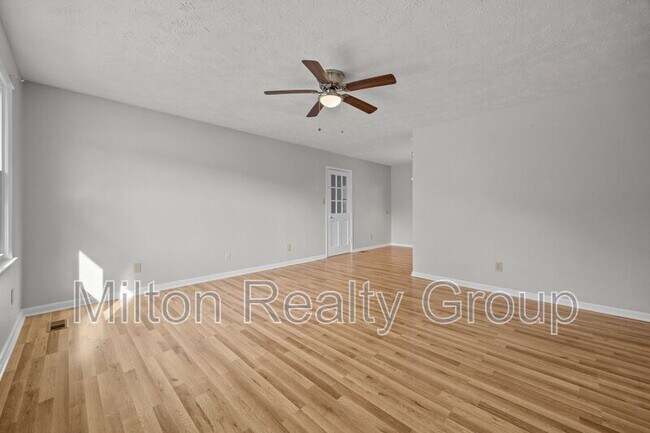 Foto del edificio - 54 Rolling Springs Dr