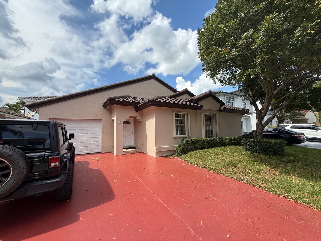 Foto principal - 15835 SW 112th Terrace