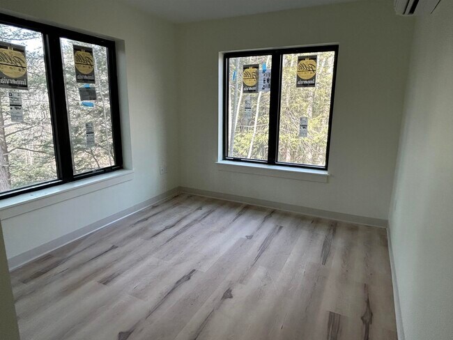 Building Photo - 30 Ladds Ln