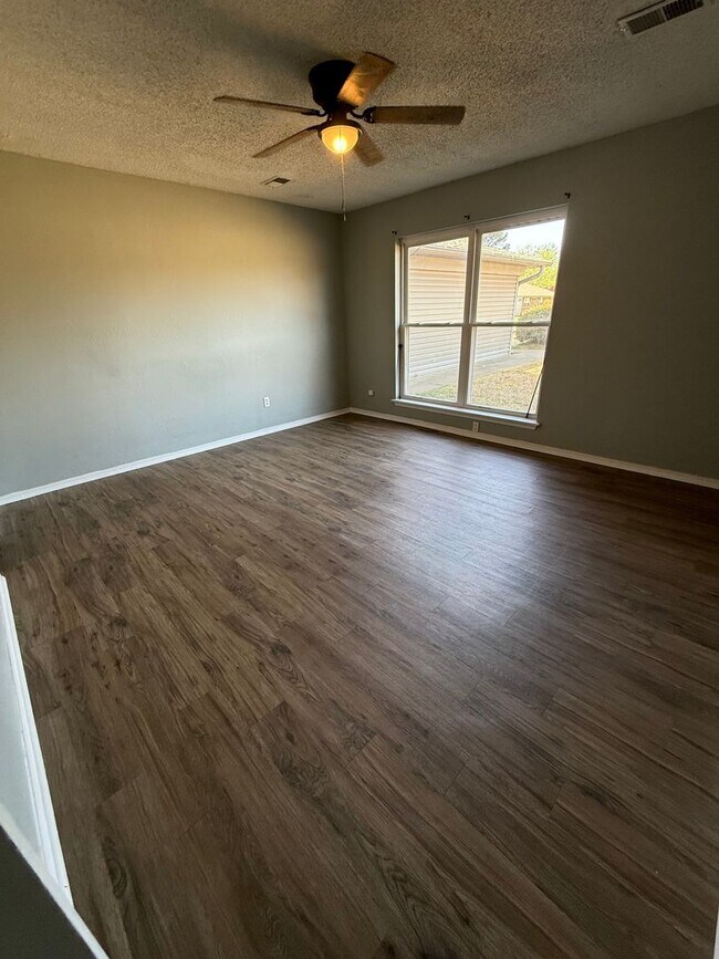 Foto del edificio - $1,500 MOVE-IN SPECIAL