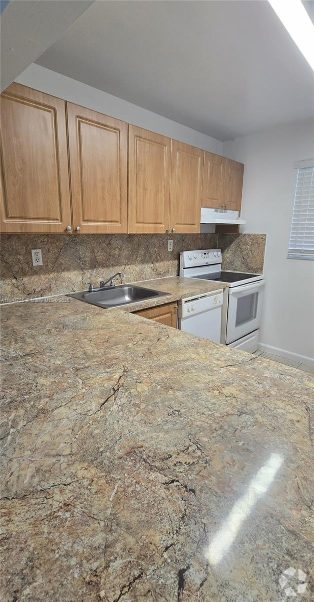 Building Photo - 10820 SW 200th Dr
