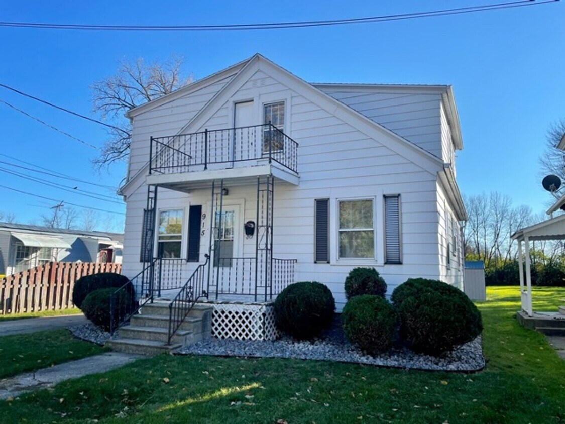 Primary Photo - 915 12th Ave