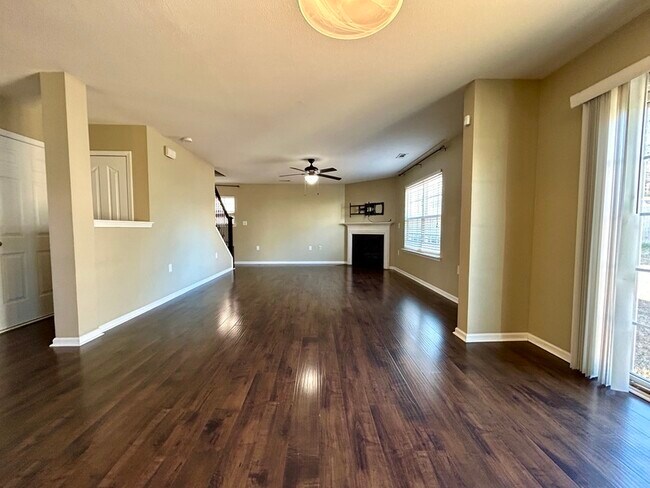 Building Photo - 3987 Tallowtree Ln