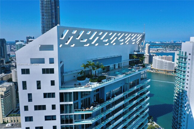 Foto del edificio - 1300 Brickell Bay Dr