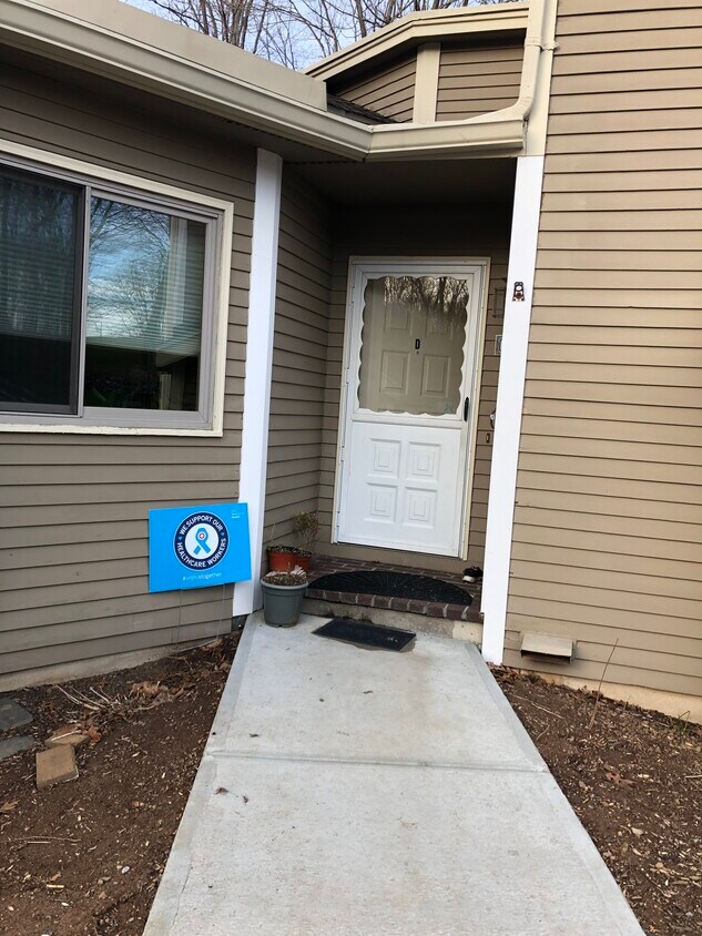 Foto principal - 219 Twin Lakes Rd