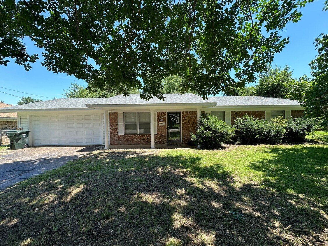 Foto principal - Coming Soon: Delightful 4-bedroom, 2-bathr...