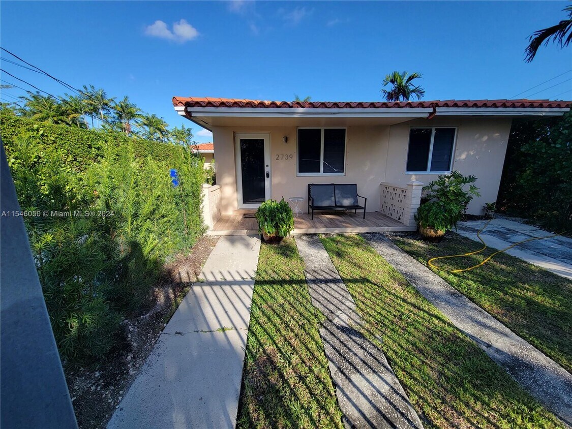 Primary Photo - 2739 SW 34th Ave