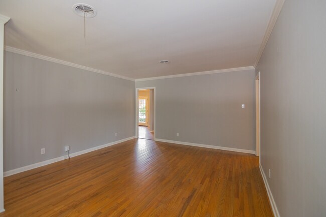 Foto del edificio - 6304 Ridgecrest Dr