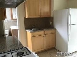 Building Photo - 455 Main St