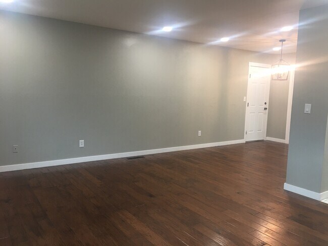 Building Photo - 4175 Hamlet Pl