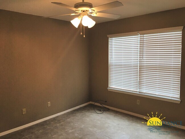Building Photo - Quaint 2 Bedroom Unit in Niceville