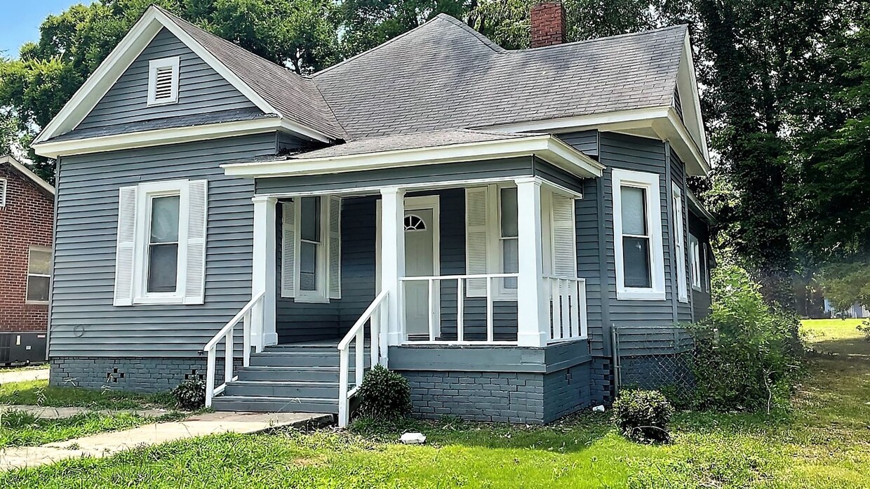 Foto principal - Charming Craftsman Bungalow in Decatur, AL...