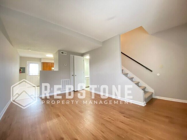 Building Photo - 2 Bedroom 1.5 Bath - Apartment